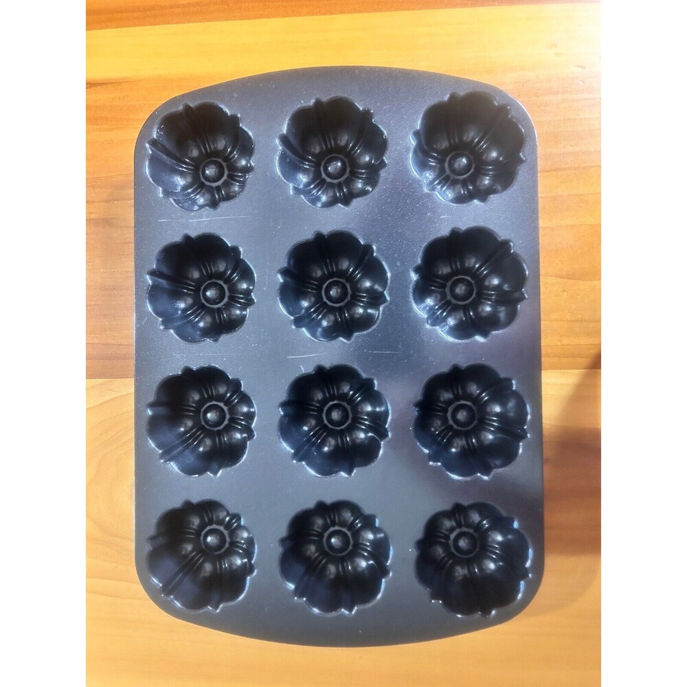 Non-Branded Black Floral Muffin Pan - 12-Cup